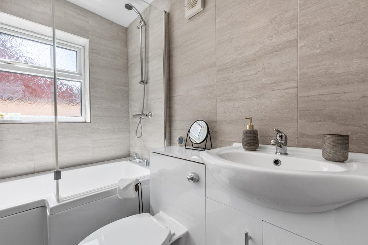 Nuneaton - Ideal 3 Bedroom, Wi-Fi Parking, Sleeps 6 - Jrr Stays Bagian luar foto